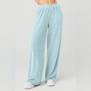NWT ALO Yoga Chenille High-Waist Wide Leg Chalet Pant in Chalk Blue (Cozy, Warm)